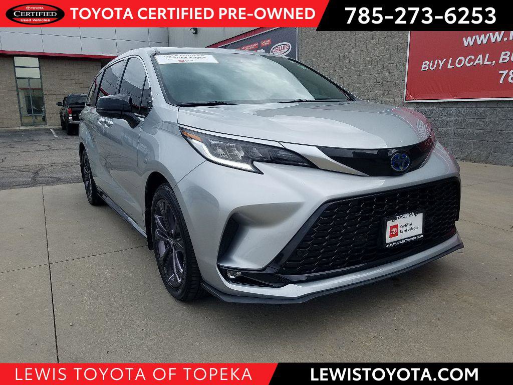 2022 Toyota Sienna XSE's photo