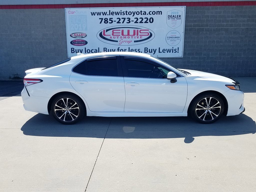 Used 2020 Toyota Camry SE with VIN 4T1G11BK0LU005319 for sale in Kansas City