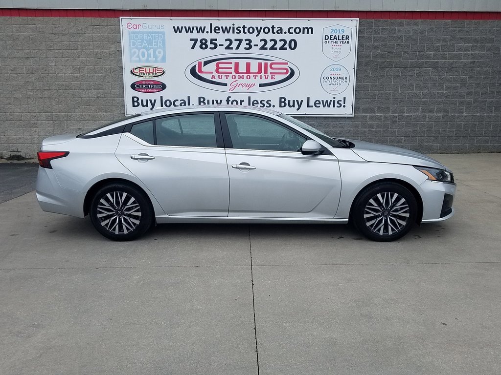 Used 2023 Nissan Altima SV with VIN 1N4BL4DV8PN386358 for sale in Topeka, KS