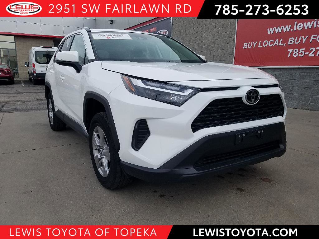 2025 Toyota RAV4 XLE's photo