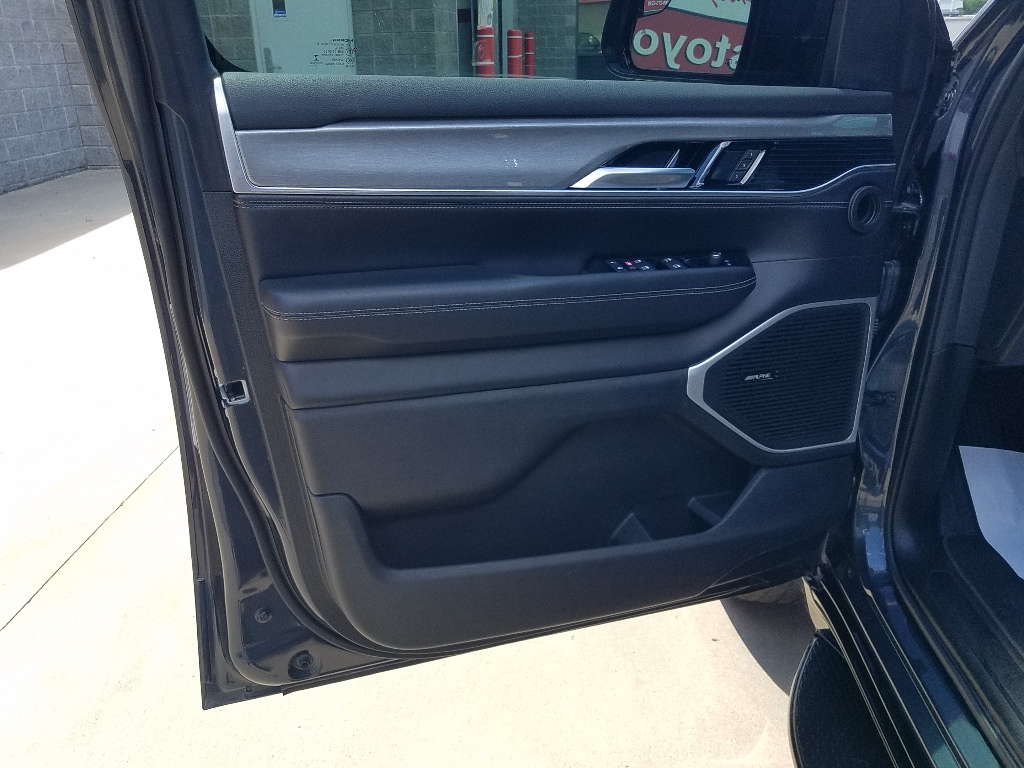 Used 2022 Jeep Wagoneer Series I with VIN 1C4SJVAT0NS217605 for sale in Kansas City