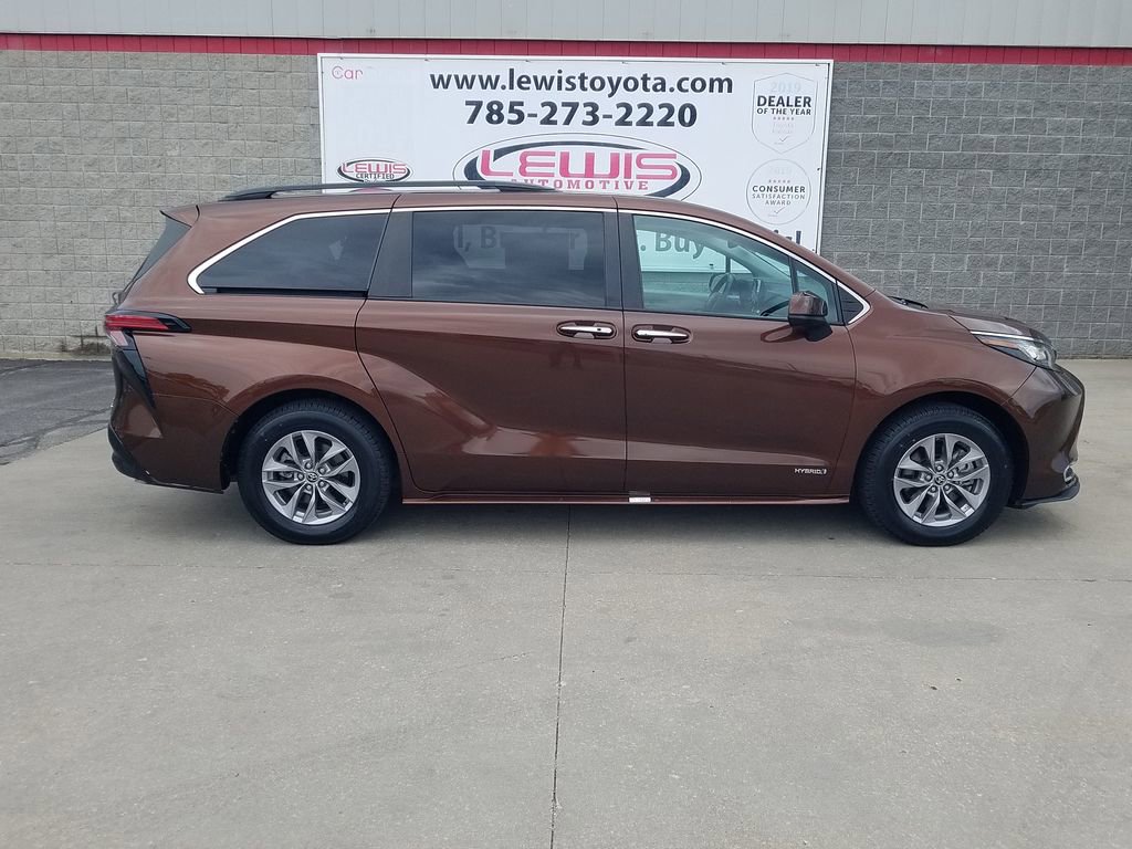 Used 2021 Toyota Sienna XLE with VIN 5TDYSKFC9MS034127 for sale in Kansas City