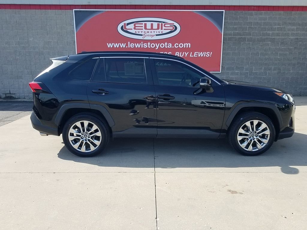 Used 2021 Toyota RAV4 XLE Premium with VIN 2T3A1RFV4MC160927 for sale in Kansas City