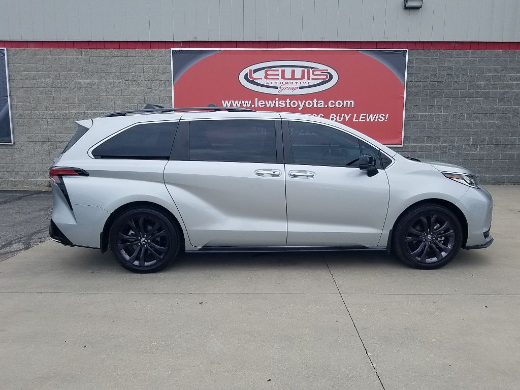 Certified 2022 Toyota Sienna XSE with VIN 5TDXRKEC1NS108408 for sale in Kansas City