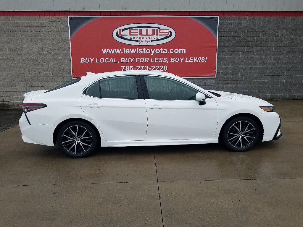 Certified 2024 Toyota Camry SE with VIN 4T1G11AK6RU891057 for sale in Kansas City