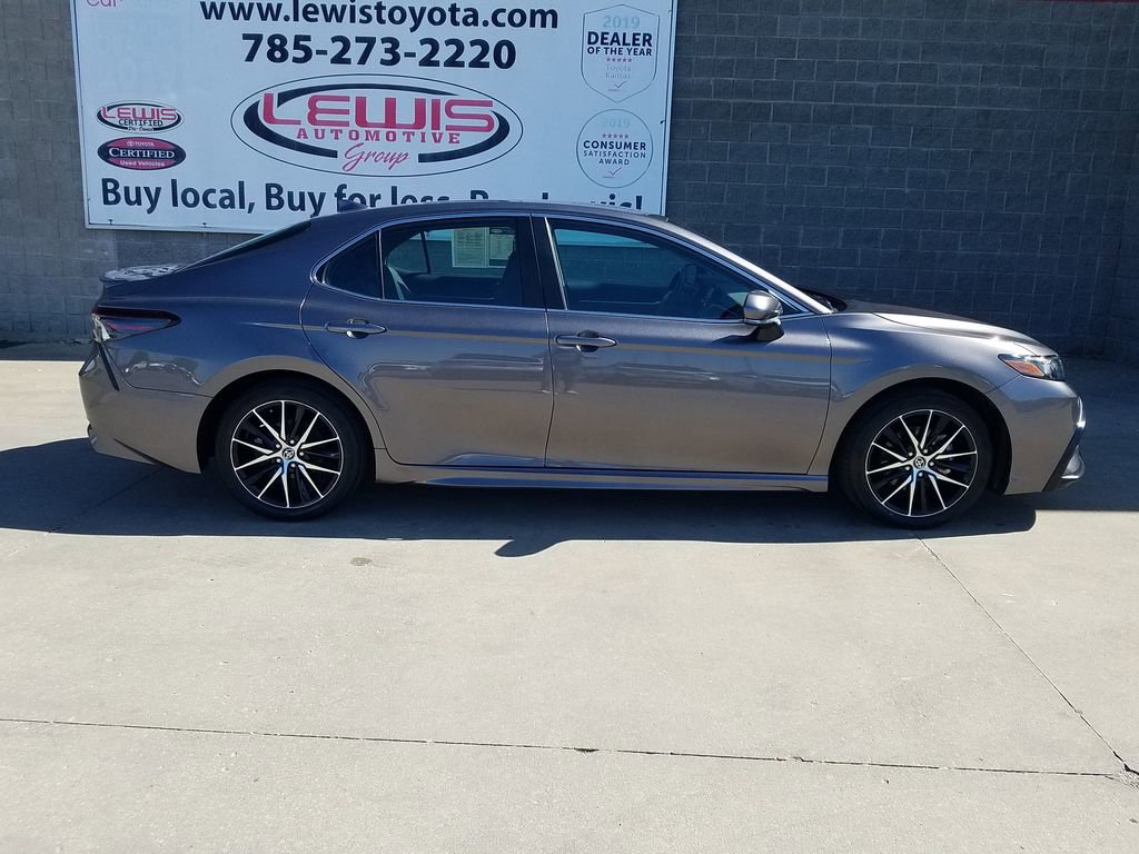 Used 2024 Toyota Camry SE with VIN 4T1T11AK0RU842659 for sale in Kansas City