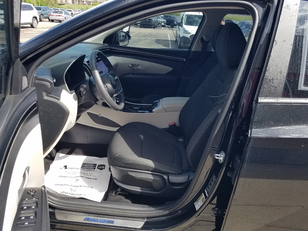 Used 2024 Hyundai Tucson SE with VIN 5NMJA3DE1RH318537 for sale in Kansas City