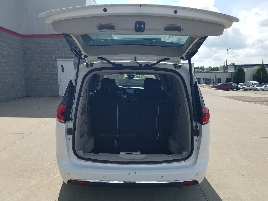 2024 Chrysler Pacifica Touring L - Photo 18