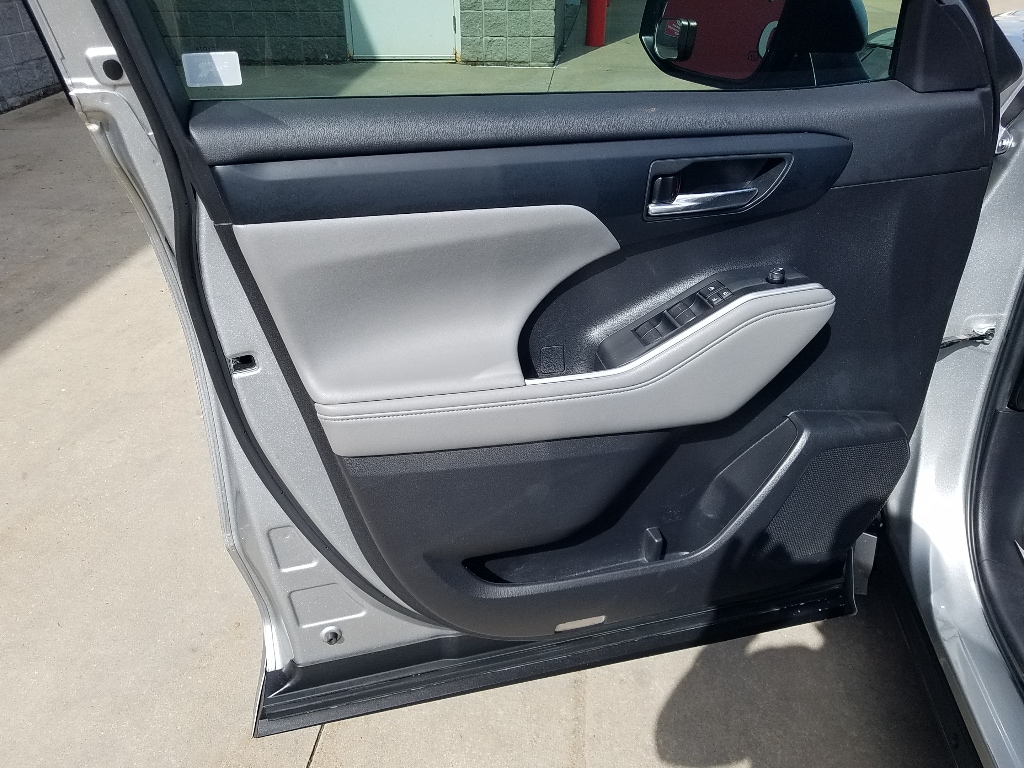 Used 2023 Toyota Highlander L with VIN 5TDKDRAH9PS004285 for sale in Kansas City