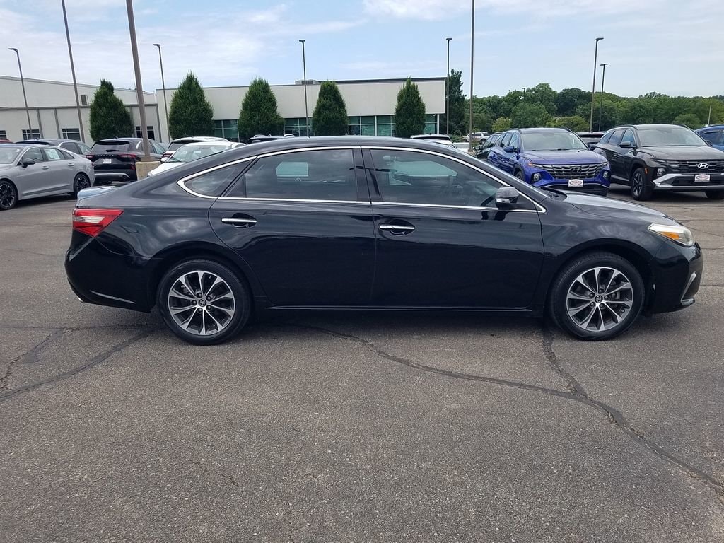 Used 2017 Toyota Avalon XLE with VIN 4T1BK1EB1HU251113 for sale in Kansas City