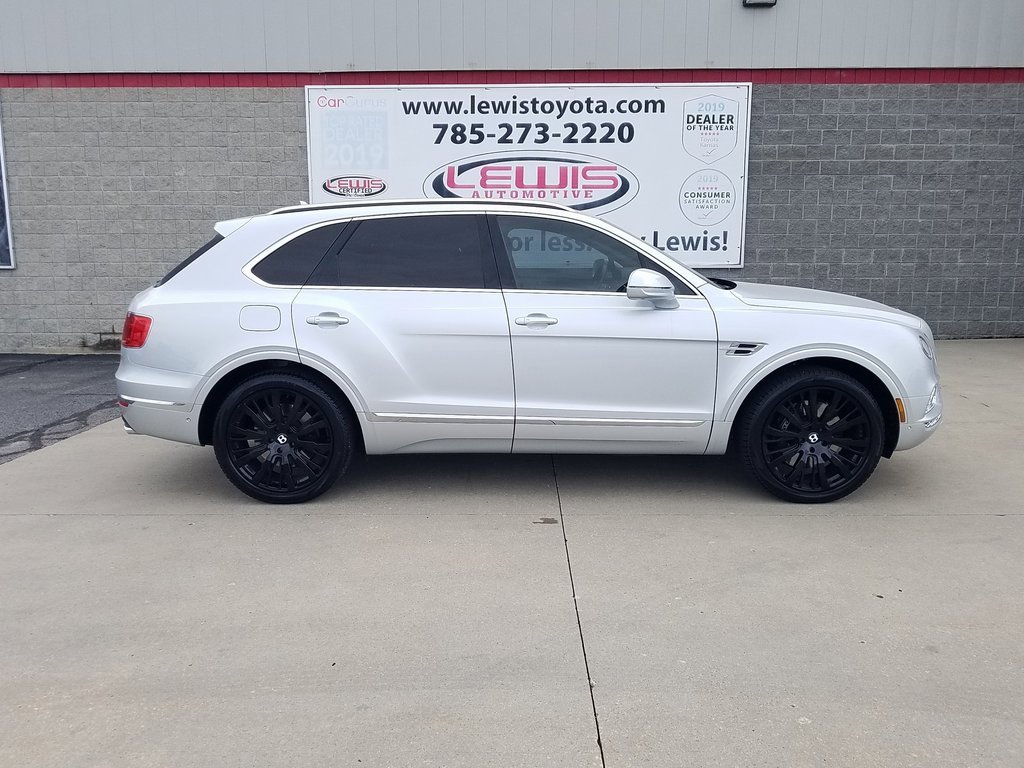 Used 2017 Bentley Bentayga Base with VIN SJAAC2ZV0HC013140 for sale in Topeka, KS