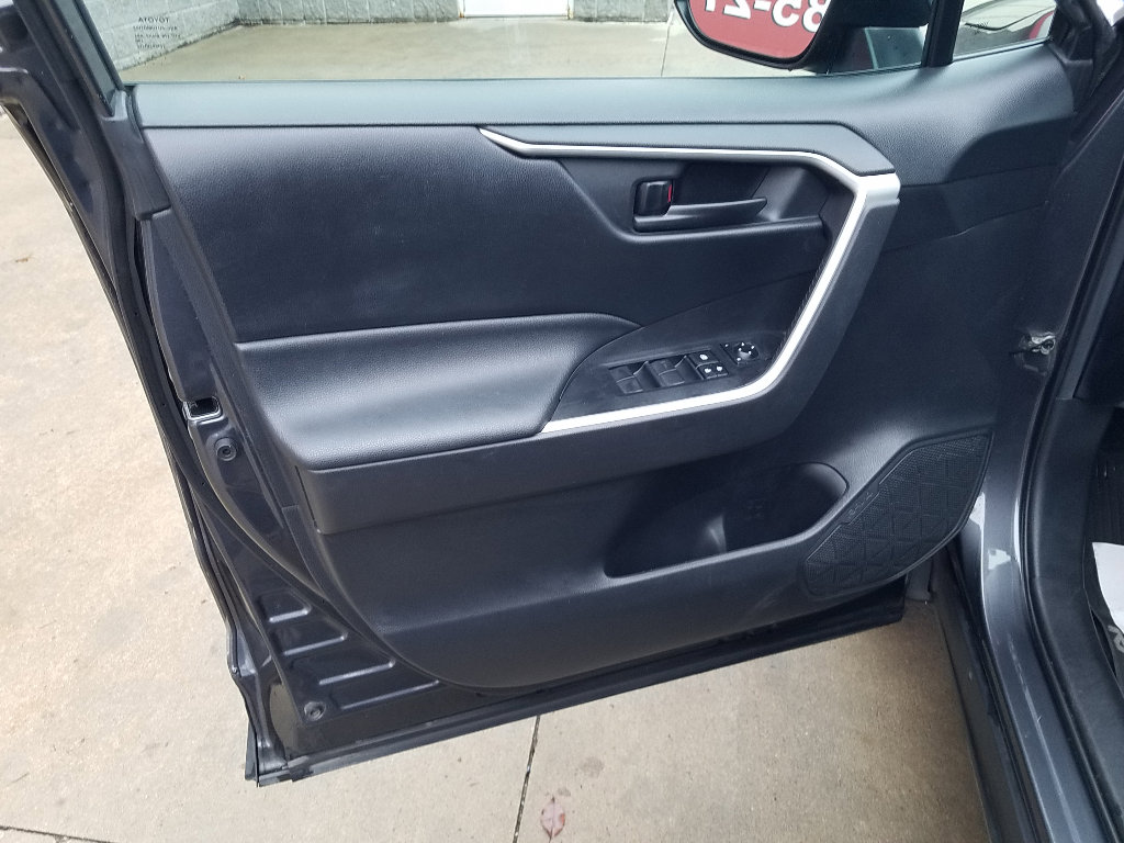 Used 2021 Toyota RAV4 LE with VIN 2T3G1RFV8MW145291 for sale in Kansas City