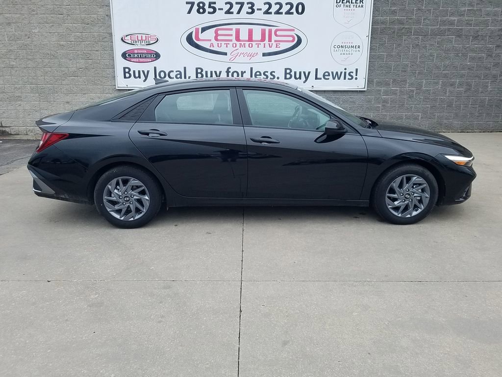 Used 2024 Hyundai Elantra SEL with VIN KMHLM4DG7RU790799 for sale in Kansas City