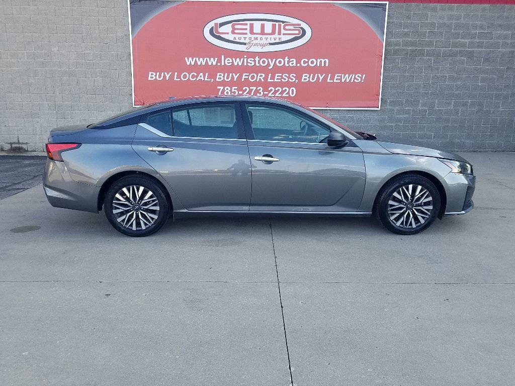 Used 2024 Nissan Altima SV with VIN 1N4BL4DV9RN382581 for sale in Kansas City