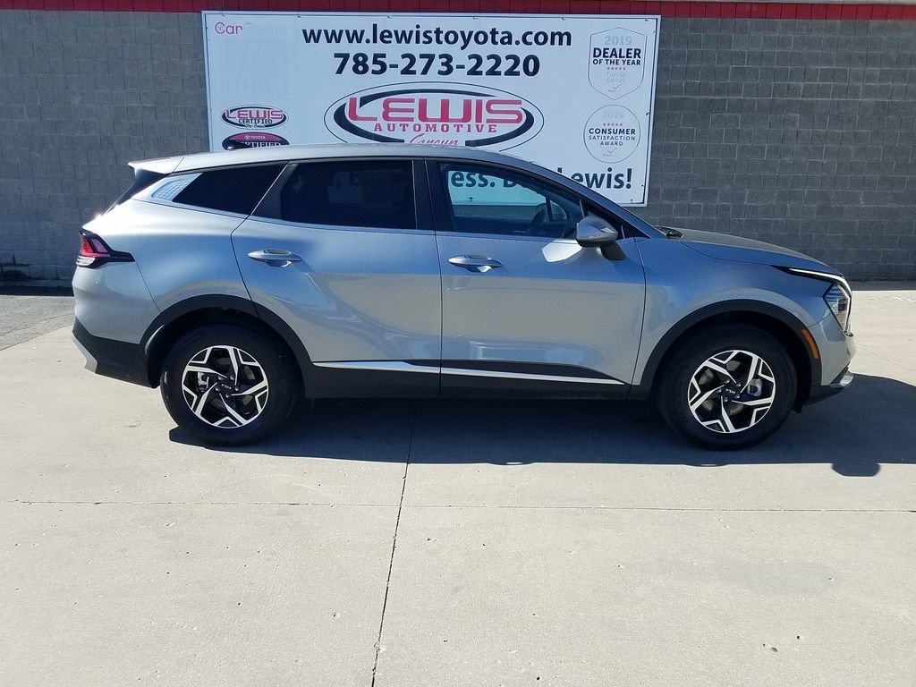 Used 2024 Kia Sportage LX with VIN KNDPUCDFXR7261546 for sale in Kansas City