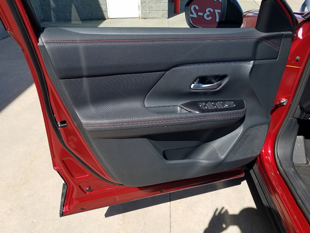Used 2025 Nissan Kicks SR with VIN 3N8AP6DA5SL413208 for sale in Kansas City