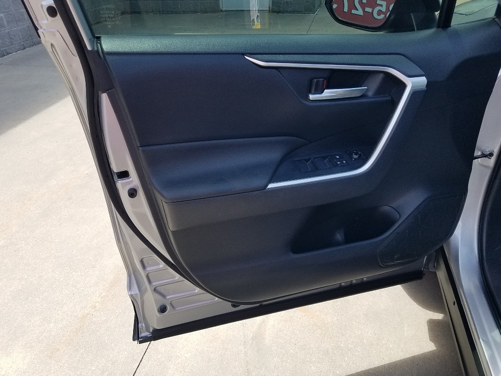 Used 2019 Toyota RAV4 XLE Premium with VIN JTMC1RFV9KD035830 for sale in Kansas City