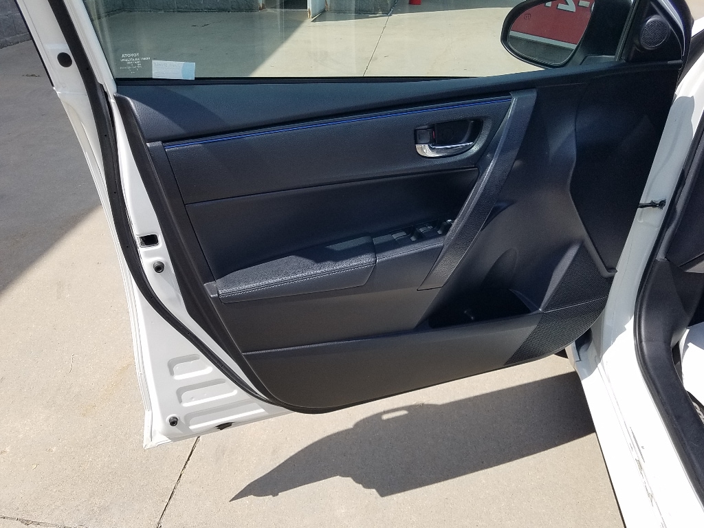 Used 2017 Toyota Corolla SE with VIN 2T1BURHE6HC859368 for sale in Kansas City