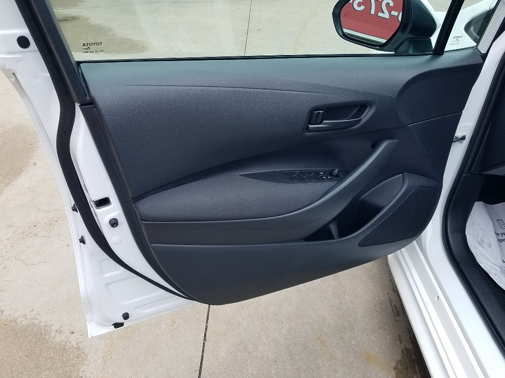 Used 2025 Toyota Corolla LE with VIN 5YFB4MDE4SP286244 for sale in Kansas City