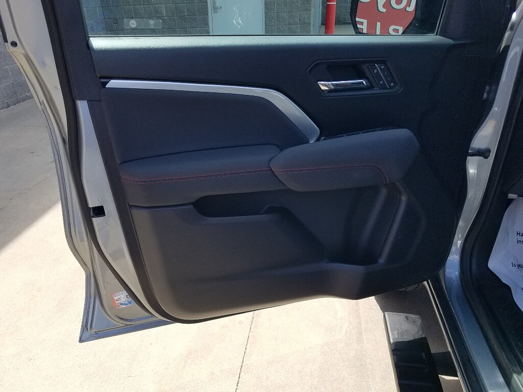 Used 2024 Chevrolet Colorado Z71 with VIN 1GCPTDEK4R1135917 for sale in Kansas City