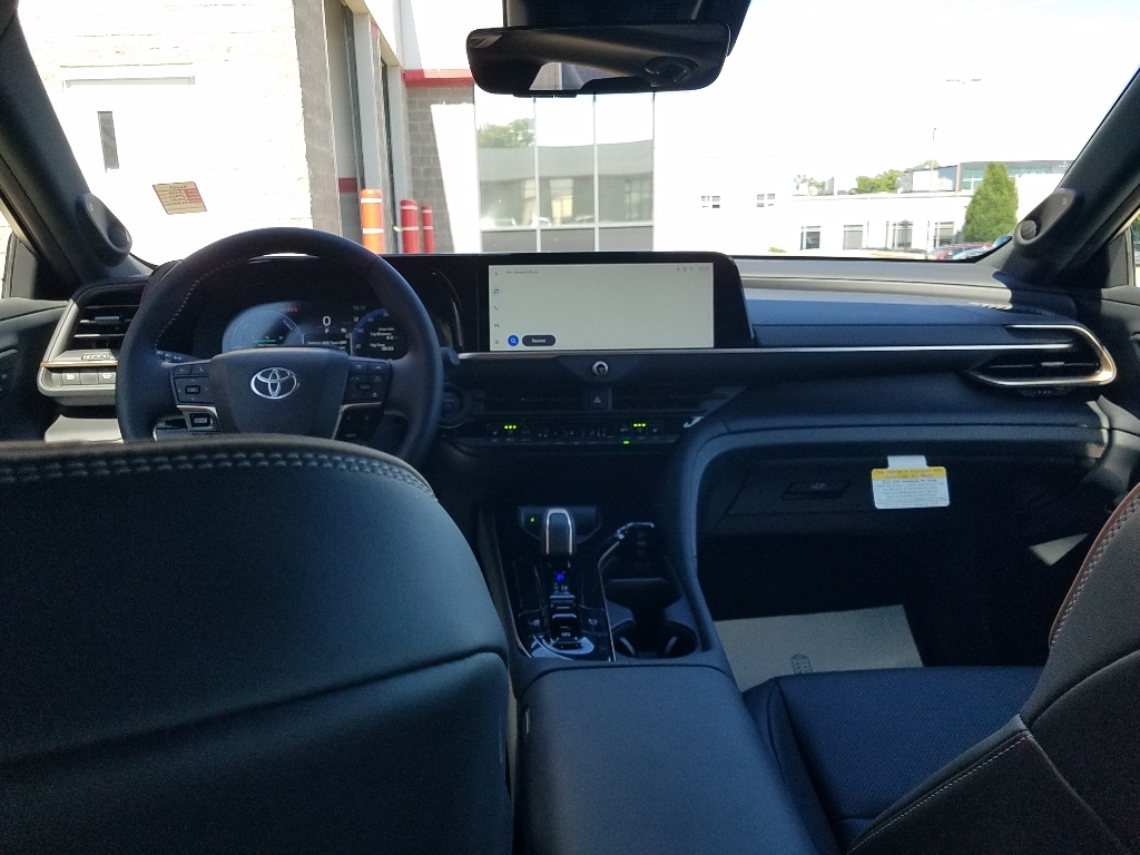 2026 Toyota Crown Platinum - Photo 6