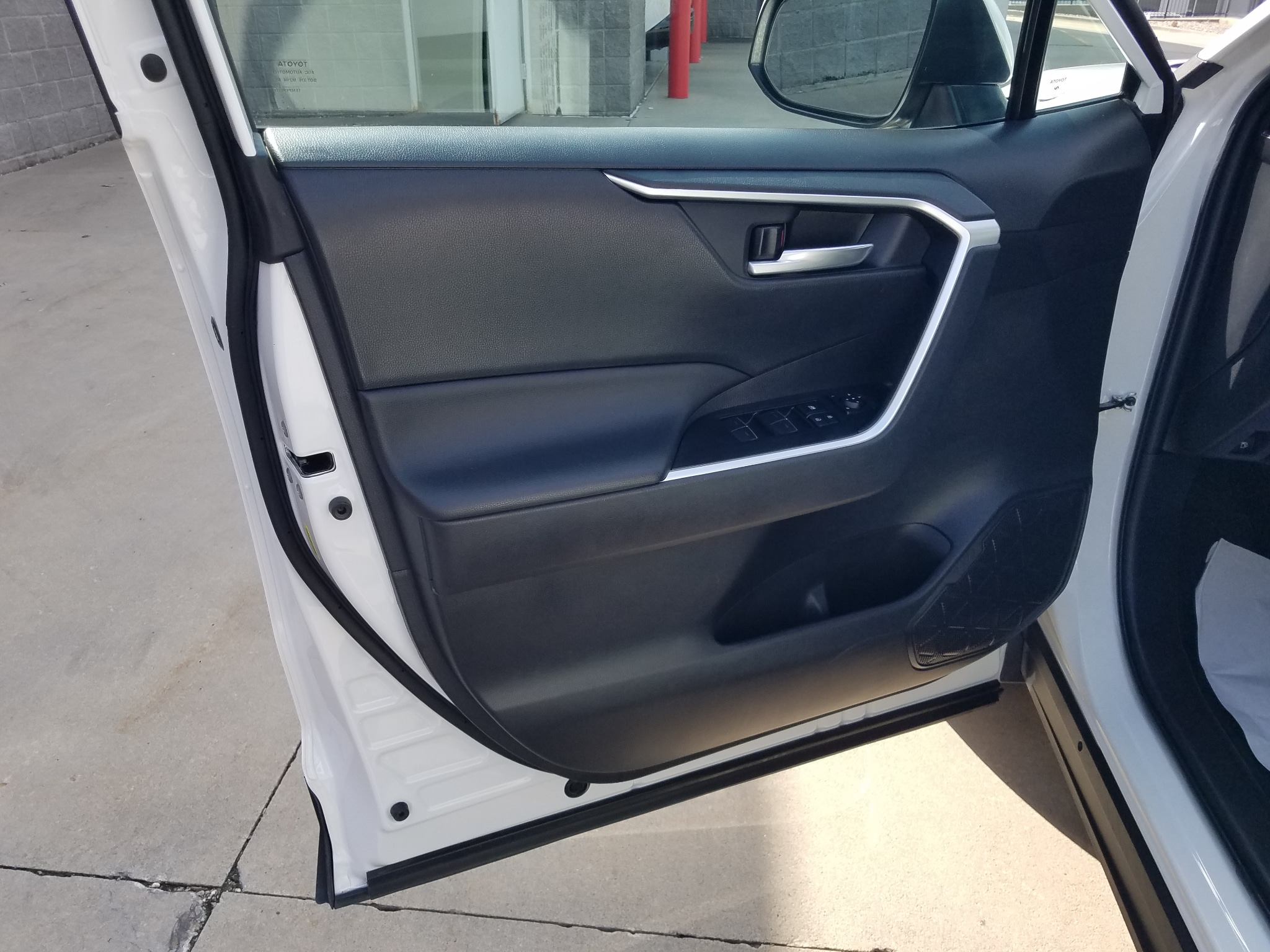 Used 2025 Toyota RAV4 XLE with VIN 2T3RWRFVXSW264211 for sale in Kansas City