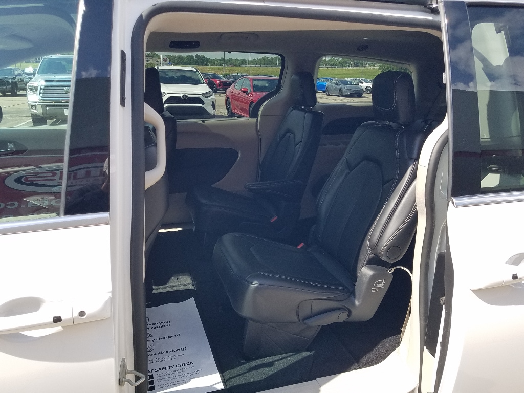 2024 Chrysler Pacifica Touring L - Photo 4