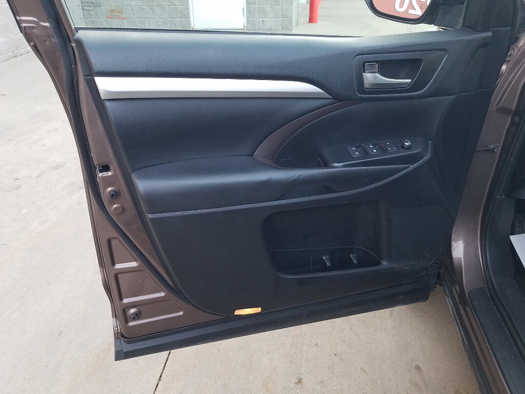 Used 2019 Toyota Highlander XLE V6 SUV