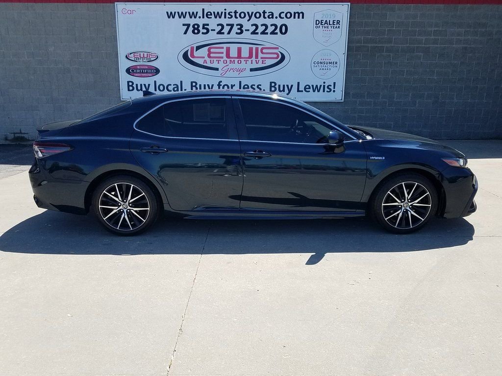 Used 2021 Toyota Camry SE with VIN 4T1G31AK6MU026074 for sale in Kansas City