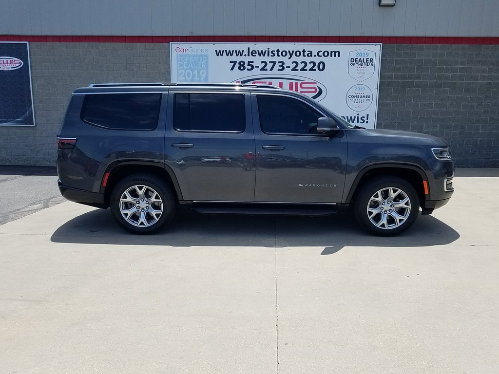 Used 2022 Jeep Wagoneer Series II with VIN 1C4SJVBT8NS216944 for sale in Kansas City