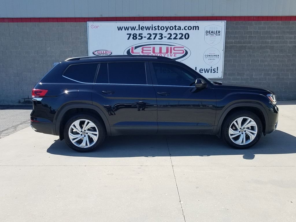 Used 2023 Volkswagen Atlas SE w/Tech with VIN 1V2WR2CAXPC526739 for sale in Kansas City