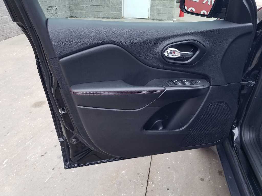 Used 2022 Jeep Cherokee Trailhawk with VIN 1C4PJMBX3ND538513 for sale in Kansas City