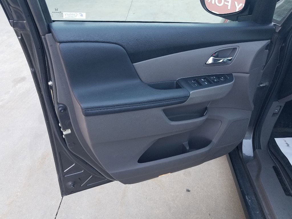 Used 2015 Honda Odyssey EX-L with VIN 5FNRL5H60FB009098 for sale in Kansas City