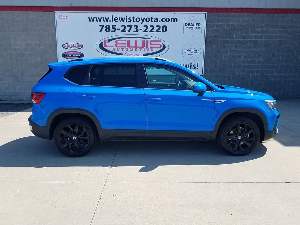 Used 2022 Volkswagen Taos SE with VIN 3VVSX7B22NM037763 for sale in Kansas City