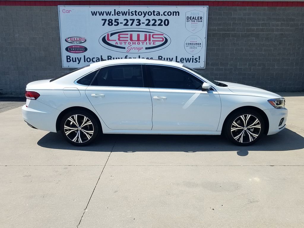 Used 2021 Volkswagen Passat SE with VIN 1VWSA7A33MC012829 for sale in Kansas City