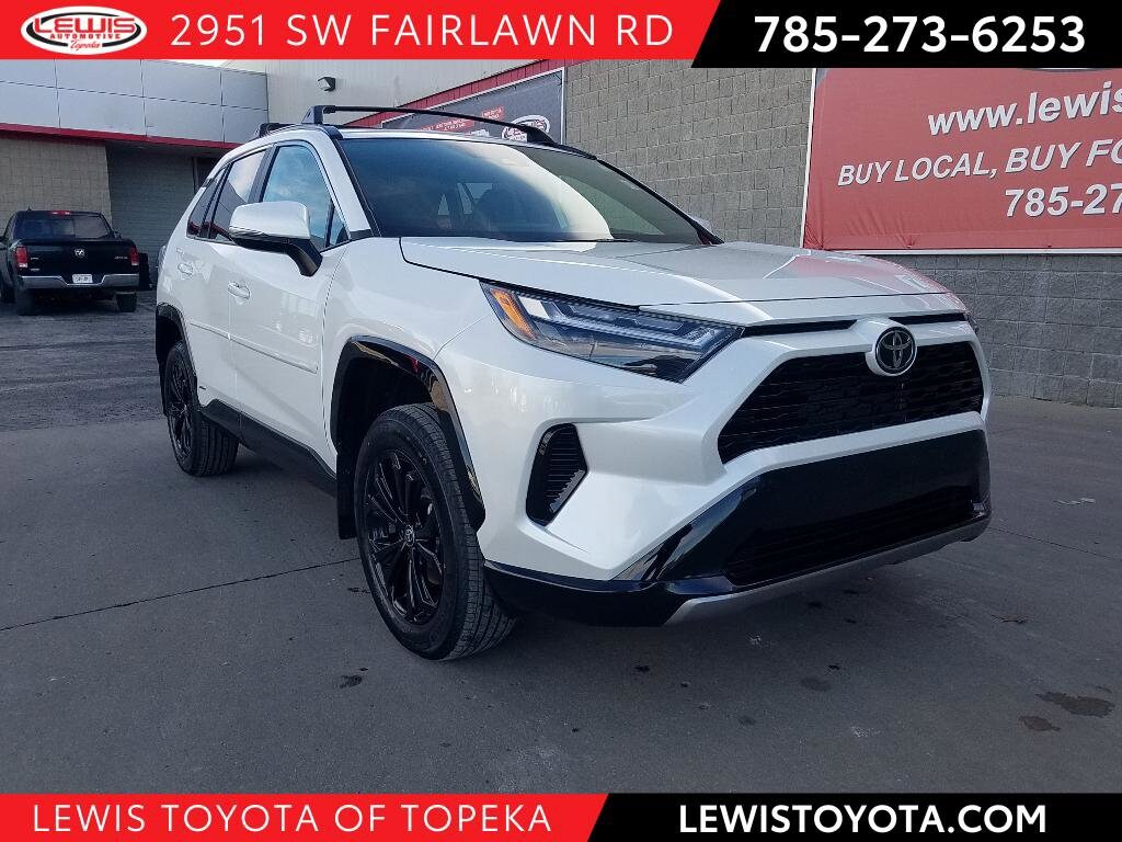 2025 Toyota RAV4 SE's photo
