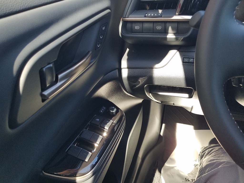2026 Toyota Crown Platinum - Photo 8