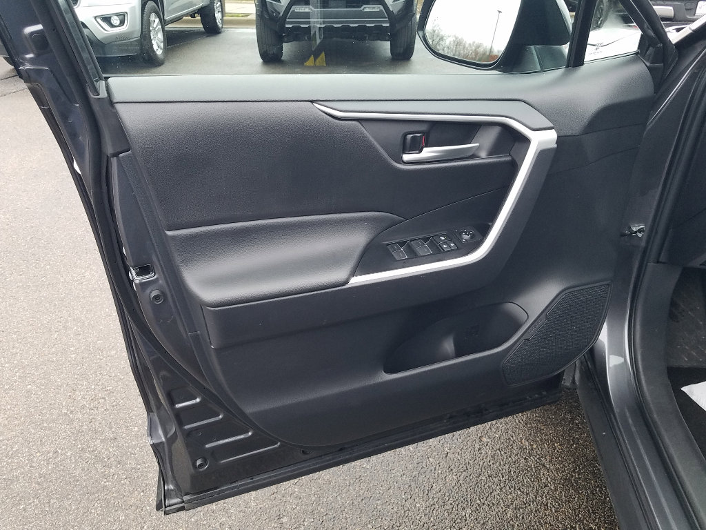 Used 2025 Toyota RAV4 XLE with VIN 4T3RWRFV9SU178470 for sale in Kansas City