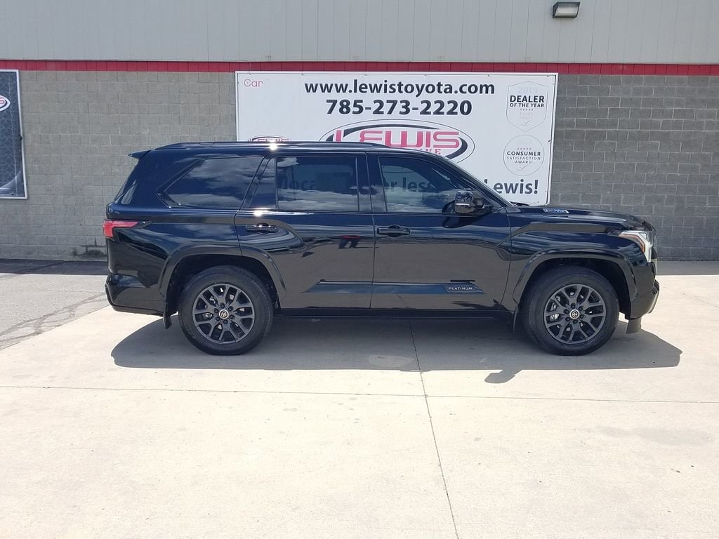 Used 2024 Toyota Sequoia Platinum with VIN 7SVAAABA2RX044251 for sale in Kansas City