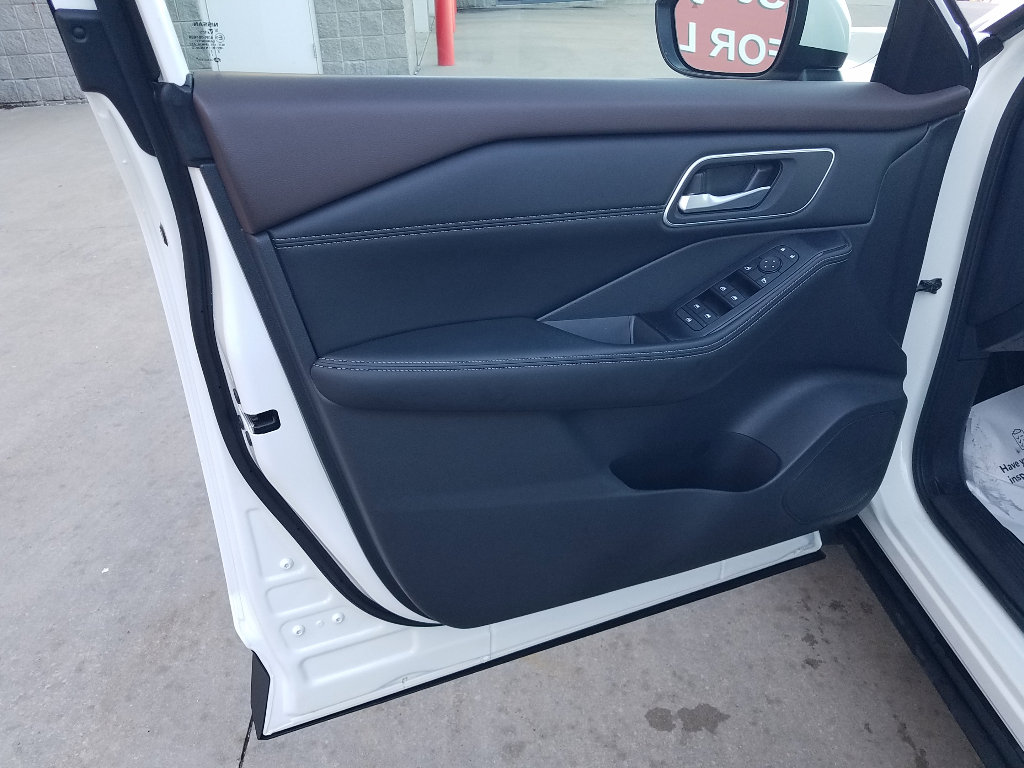 Used 2021 Nissan Rogue SV with VIN 5N1AT3BB7MC824122 for sale in Kansas City