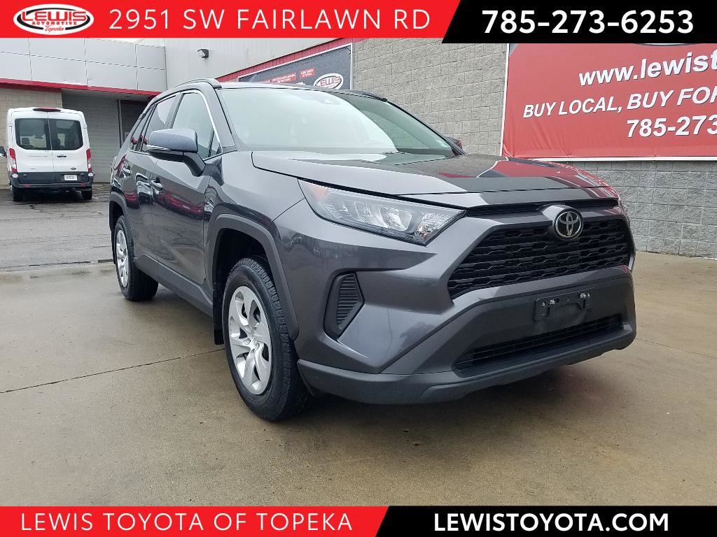 2021 Toyota RAV4 LE's photo