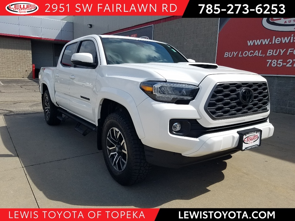 Used 2022 Toyota Tacoma TRD Sport with VIN 3TMCZ5AN7NM512675 for sale in Kansas City