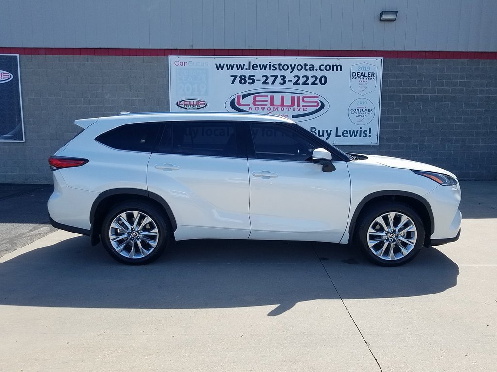 Used 2022 Toyota Highlander Limited with VIN 5TDDZRBHXNS222144 for sale in Topeka, KS