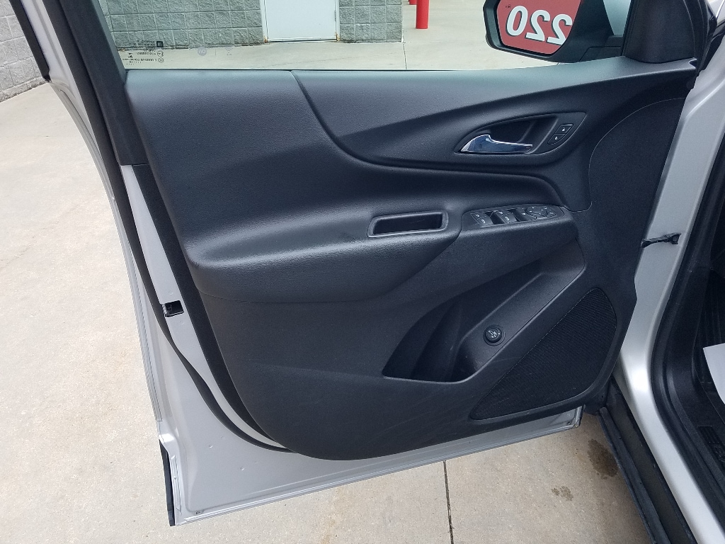 Used 2019 Chevrolet Equinox 2FL with VIN 2GNAXJEVXK6253273 for sale in Kansas City