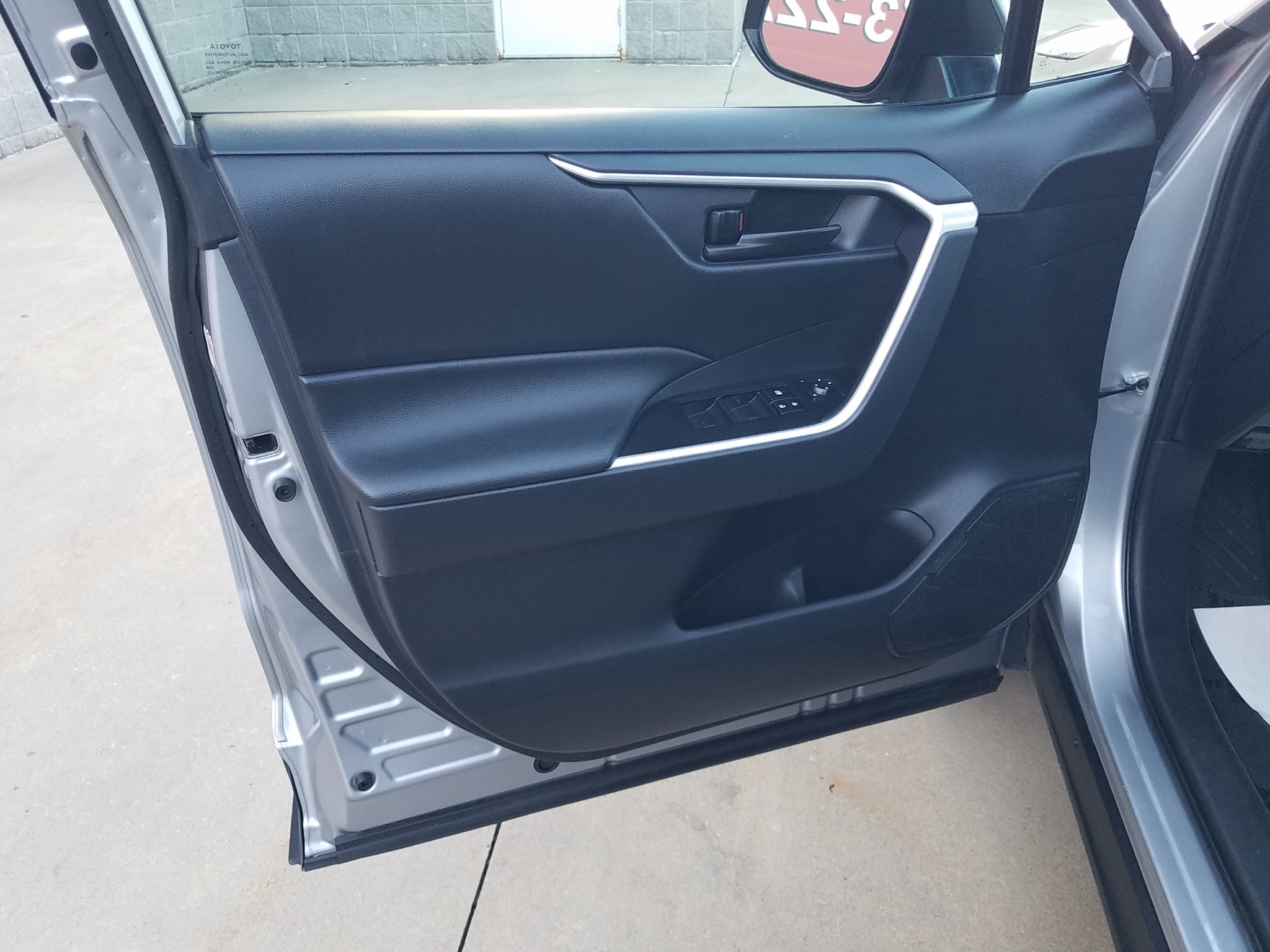 Certified 2025 Toyota RAV4 LE with VIN 2T3H1RFV5SC309941 for sale in Kansas City