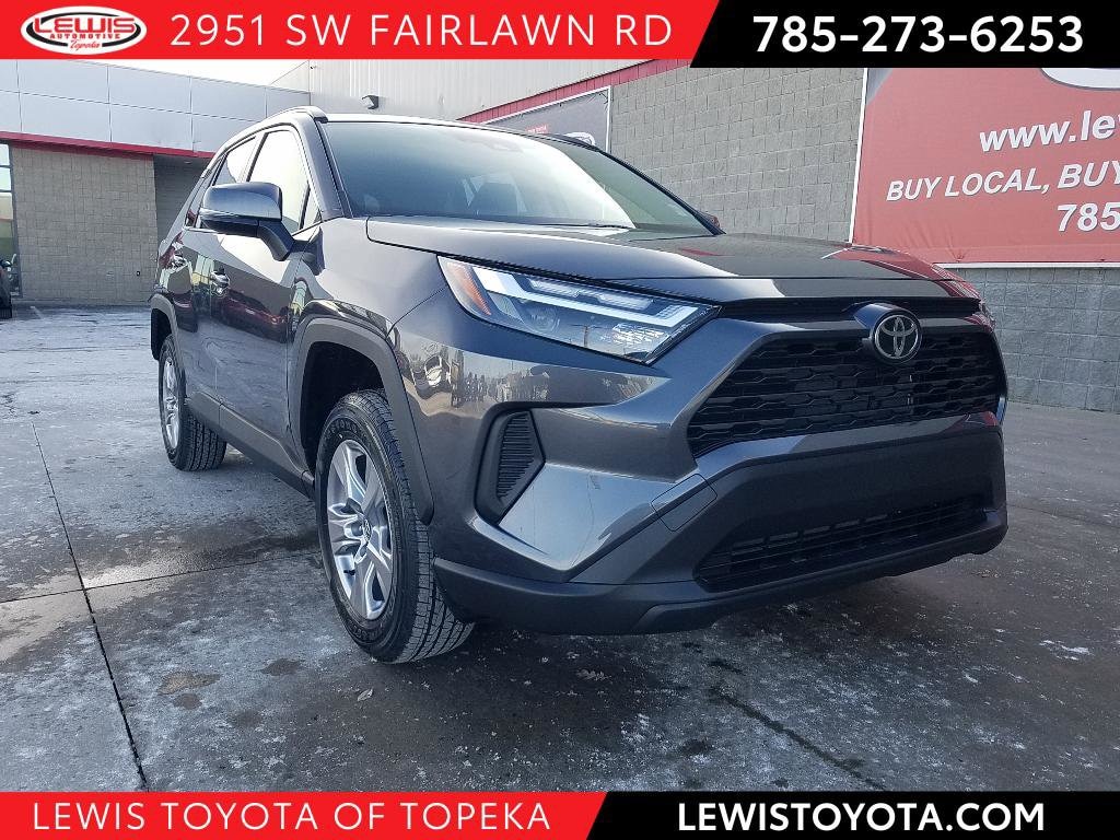 2025 Toyota RAV4 XLE's photo