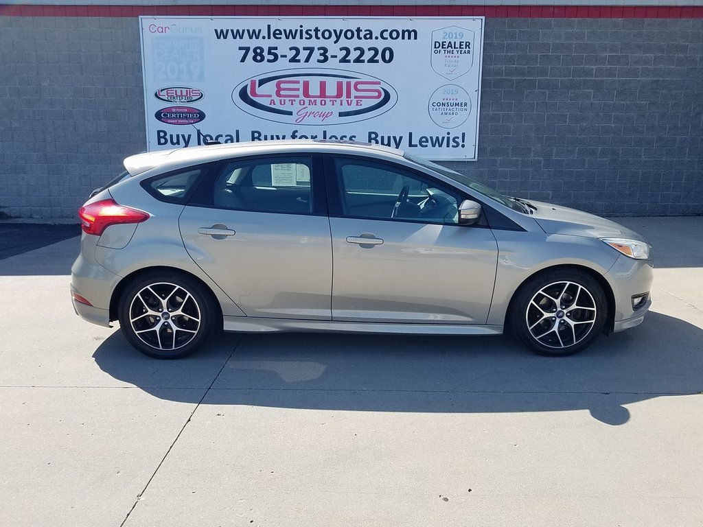 Used 2015 Ford Focus SE with VIN 1FADP3K21FL309616 for sale in Kansas City