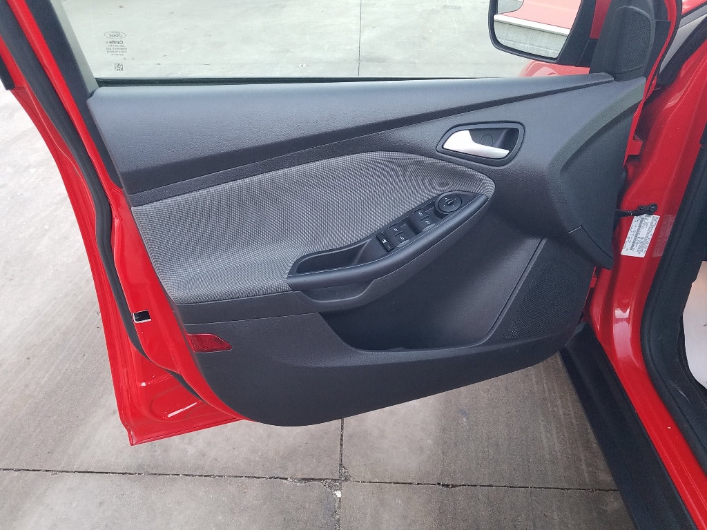 Used 2013 Ford Focus SE with VIN 1FADP3F23DL290235 for sale in Kansas City