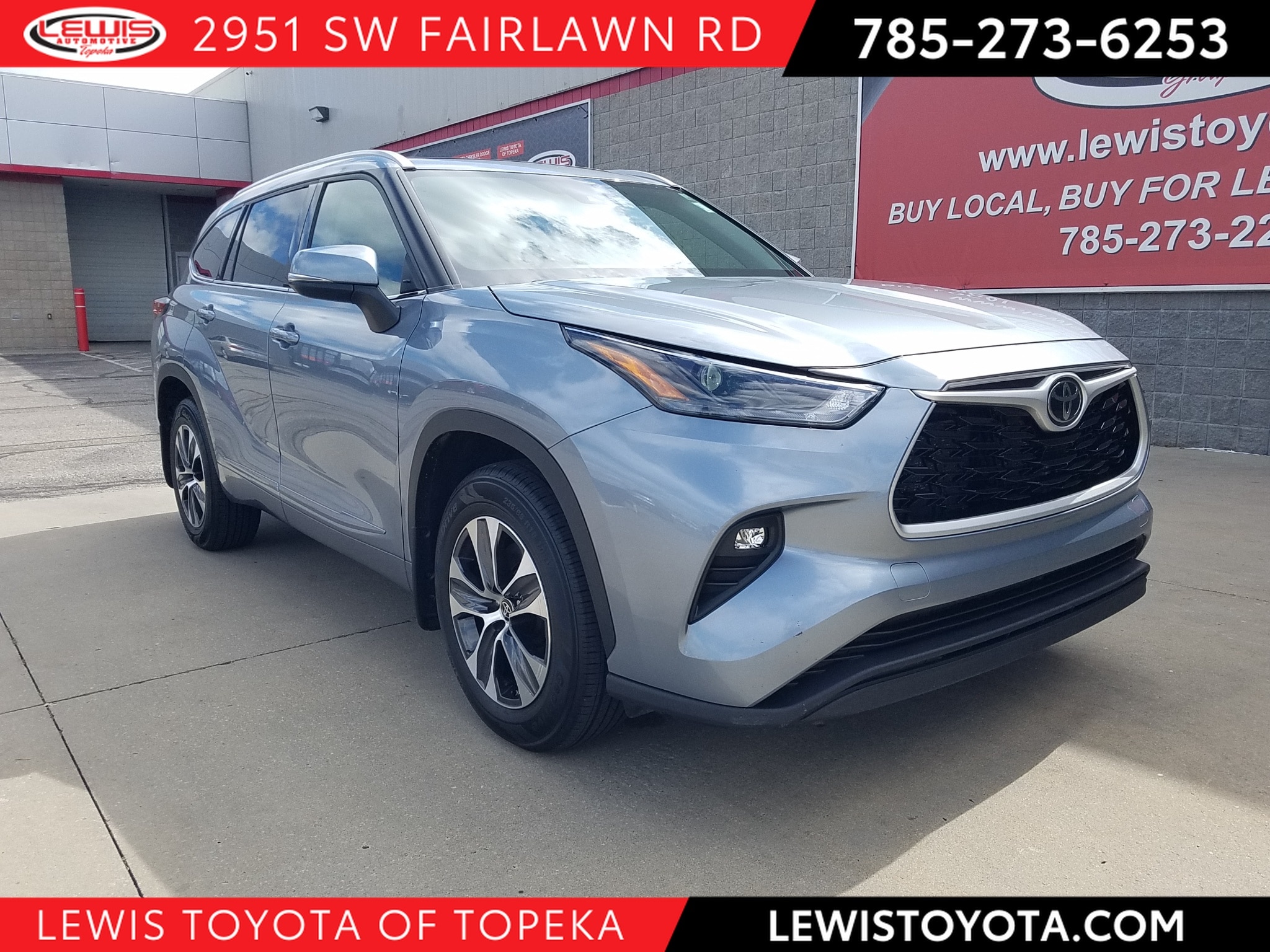 Used 2022 Toyota Highlander XLE with VIN 5TDGZRBH8NS244351 for sale in Kansas City