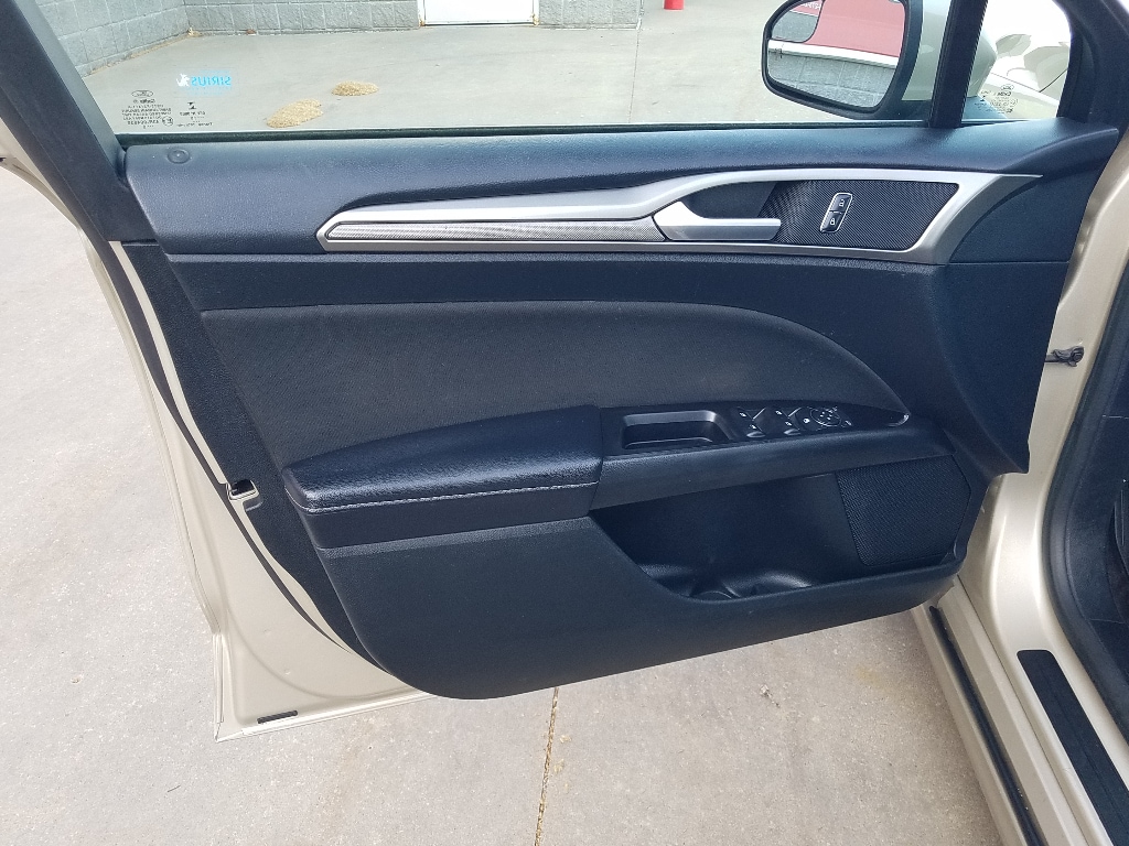 Used 2017 Ford Fusion SE with VIN 3FA6P0H7XHR117710 for sale in Kansas City